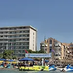 Daire Bohemian Apt, Beachfront & Family Friendly - By Beta Premium *