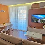 Daire Bohemian Apt, Beachfront & Family Friendly - By Beta Premium *