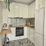 Bohemian Apt, Beachfront & Family Friendly - By Beta Premium Daire Golem (Tirana)