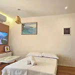 Daire Bohemian Apt, Beachfront & Family Friendly - By Beta Premium