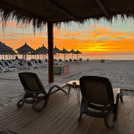 Bohemian Apt, Beachfront & Family Friendly - By Beta Premium Lägenhet Golem (Tirana)