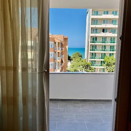 Apartment Bohemian Apt, Beachfront & Family Friendly - By Beta Premium