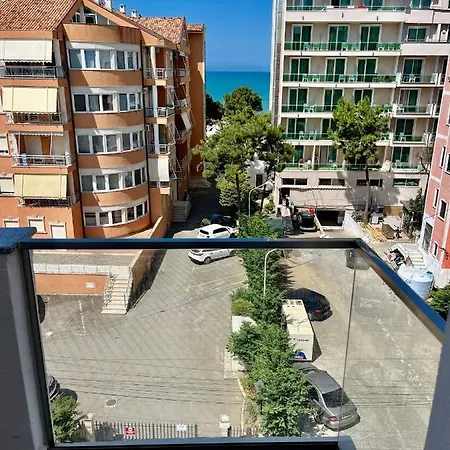 Bohemian Apt, Beachfront & Family Friendly - By Beta Premium *