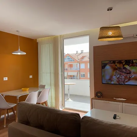 Apartment Bohemian Apt, Beachfront & Family Friendly - By Beta Premium