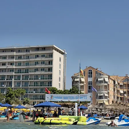 Daire Bohemian Apt, Beachfront & Family Friendly - By Beta Premium *