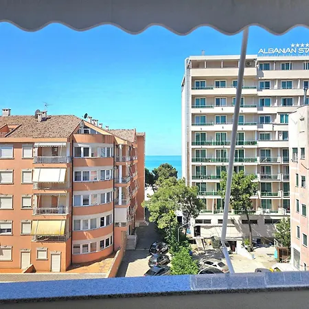 Bohemian Apt, Beachfront & Family Friendly - By Beta Premium Daire Golem (Tirana)