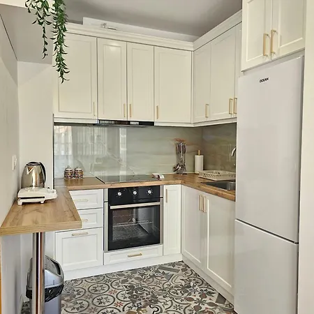 Bohemian Apt, Beachfront & Family Friendly - By Beta Premium Daire Golem (Tirana)