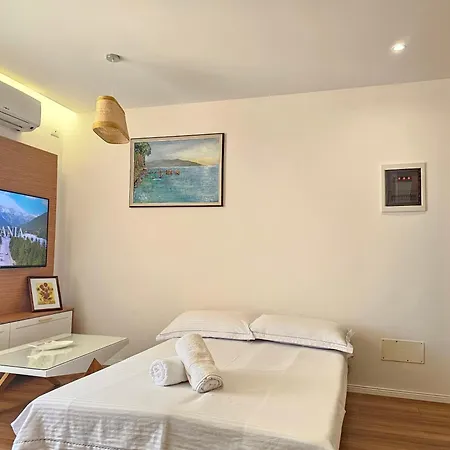 Daire Bohemian Apt, Beachfront & Family Friendly - By Beta Premium