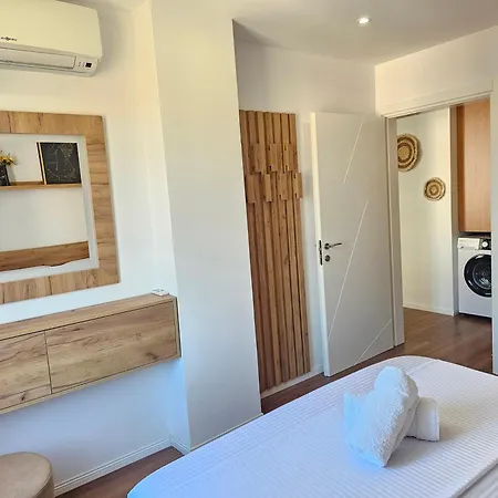 Daire Bohemian Apt, Beachfront & Family Friendly - By Beta Premium *