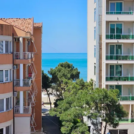 Bohemian Apt, Beachfront & Family Friendly - By Beta Premium גולם