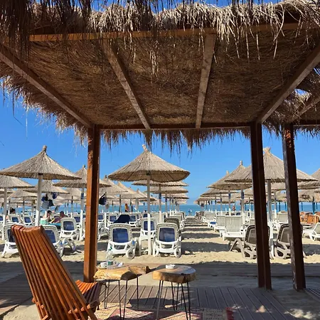 Bohemian Apt, Beachfront & Family Friendly - By Beta Premium Daire *