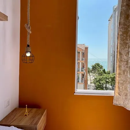 Bohemian Apt, Beachfront & Family Friendly - By Beta Premium דירה *