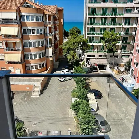 Bohemian Apt, Beachfront & Family Friendly - By Beta Premium דירה